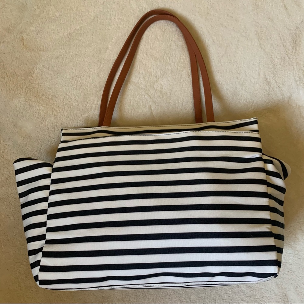 DSW Weekender - Picture 2 of 6